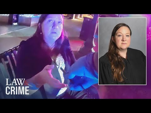 Judecător prins beat făcând pipi în tufișurile de la tribunal – surprins de camera poliției