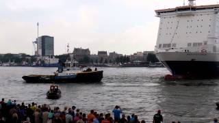 preview picture of video 'WHD 2014 (2/7) P&O Pride of Rotterdam turns about'