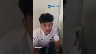 Kocak! Mahasiswa Fakultas Geografi UGM Kompak Ngampus Pakai Seragam SMA, Bikin Dosen Ngajak Selfie