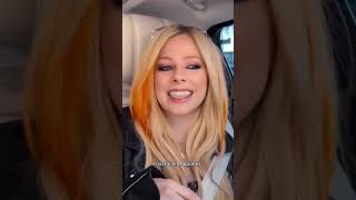 Avril Lavigne fala sobre saber cantar o hit Girlfriend em 8 idiomas diferentes!