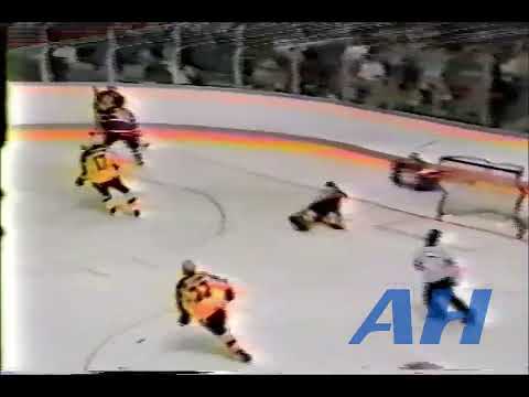 NHL Dec. 15, 1982 Ron Delorme,VCR v Ryan Walter,MTL (hit) Vancouver Canucks Montreal Canadiens