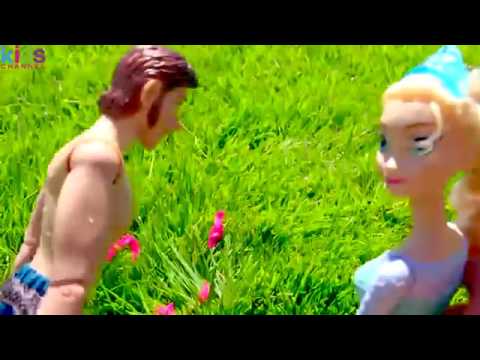 Kids Toys 2017 - Disney Frozen Dolls Queen Elsa Prince Hans Have Water Balloon Fight -