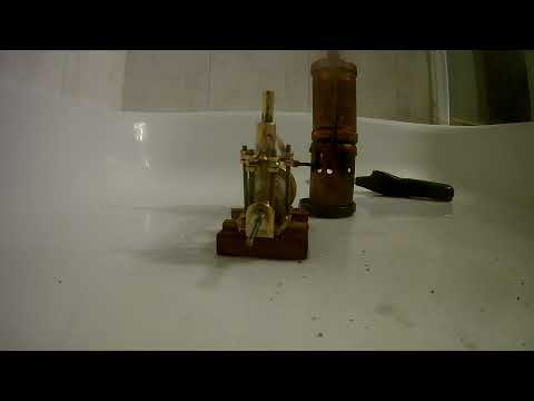 Selbstbau-Dampfmaschine "Kleiner Einer" unter Dampf