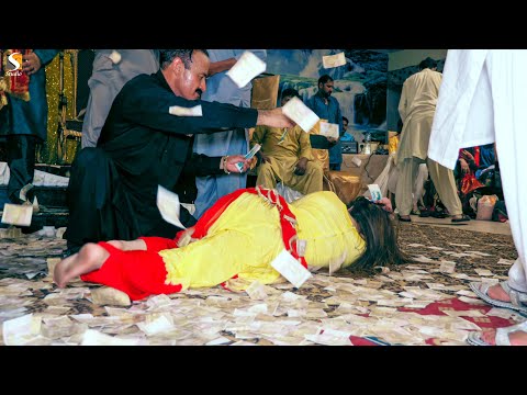 Raat Guzardi Jandi Ay , Chahat Baloch Dance Performance Kharian Show 2022