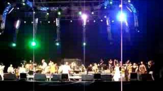 SUD SOUND SYSTEM Melpignano Notte della Taranta Santu Paulu