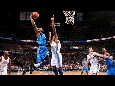 Dominique Jones' fierce slam on Thabeet!