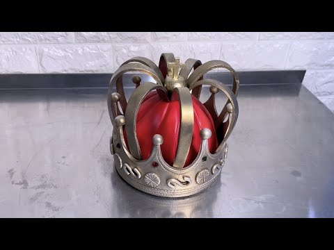 The Crown Jewels Cake using THE MODELLING PASTE™ and Spectrum Flow!