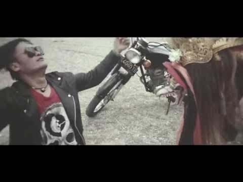 LOLOT BAND - BEDA TIPIS (OFFICIAL VIDEO CLIP) ALBUM MANUSA RAKSASA
