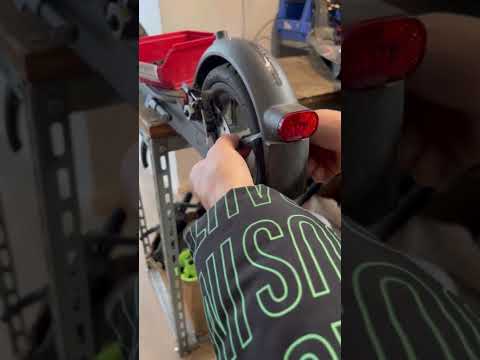 E-Scooter E-roller reifen wechseln hinten reparieren kurz erklärt