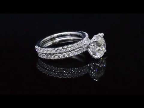 Round Brilliant Cut Diamond Engagement Ring & Matching Band