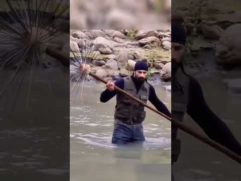 , title : 'İnanılmaz Balık avı yöntemi |  Best Fishing video | Rampe #balıkavı #fishing #survival #shorts'