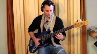www.melacantomelasuono.it Alessandro Maria Ferrari plays Maruszczyk bass Elwood model, slap