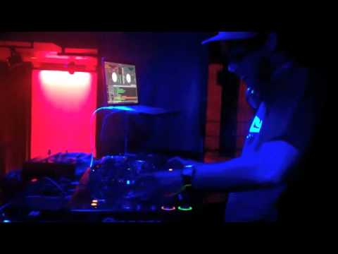 EXCLUSIVE: HOW TO DJ 101 W/ DJVELOCITY