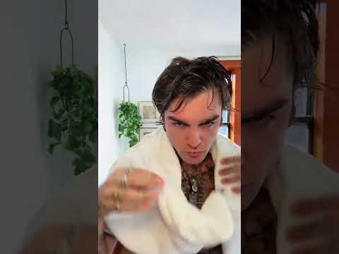 💥 Transform your hair routine with American Crew's Fiber Pre-Styling Cleanser for Valetines Day!