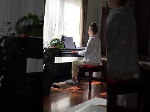 Hera Dalipi exercise of Ludovico Einaudi’s “Primavera” composition