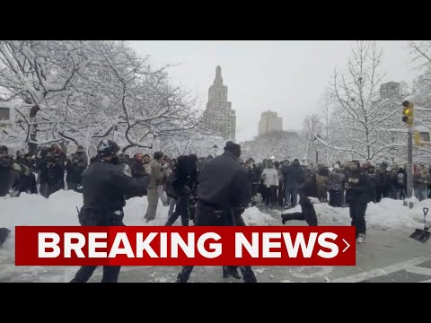 Multiple NYPD officers hit with snowballs, injured in Washington Square Park