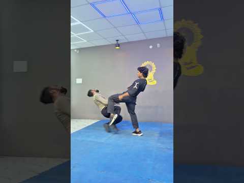 Master the Foot Sweep & Knee Combo! 💥⚡️ #Shorts #MartialArts #kickboxing #viral #uk #selfdefense