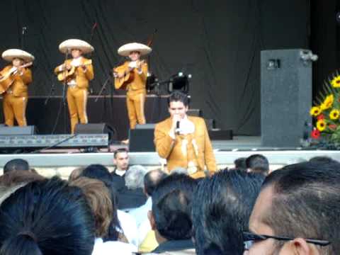 Amarte A La Antigua - Mariachi Monumental de America