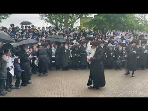 Machnovka Rebbe At A Hachnosas Sefer Torah In London  - Sivan 5782