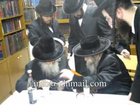 Kretchnif Rebe visting with R' Tuvia Weiss and R' Shechter Elul 5770