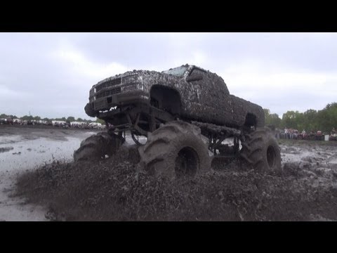 Crazy Rednecks Mudding in the South