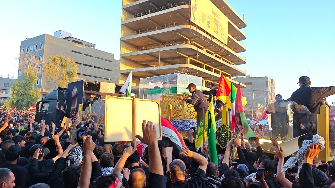 فيديو | تشييع شعبي لجثمان الشهيد السيد علي الخامنئي في النجف الأشرف  | تغطية خاصة