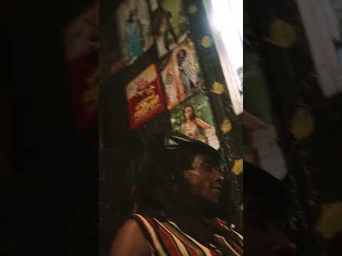 Apresentamos a coleção Dancehall. Já disponível on-line e na loja. #ClarksOriginals