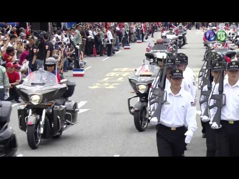 白髮大叔踢正步還是帥 周美青來觀禮【影】