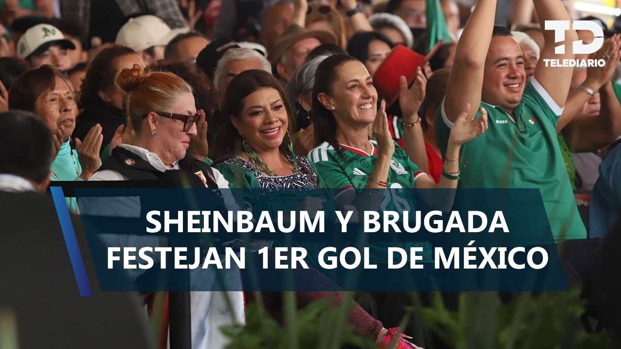 Claudia Sheinbaum y Clara Brugada festejan primer gol de México en el Fan Fest de la GAM