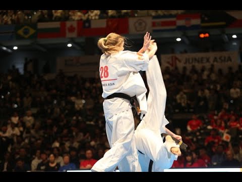 【新極真会】Quarterfinal3 Woman Inga Mikstaite vs Ioanna Belykh The 12th World Karate Championship