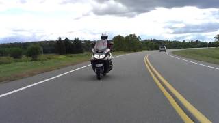 preview picture of video 'Yamaha Majesty 400 - Following the camera on the Rockliffe Parkway'