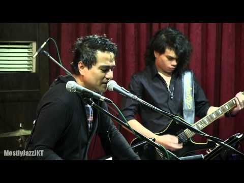 Indra Lesmana ft. Eva Celia - Bujangan @ Mostly Jazz 31/01/14 [HD]