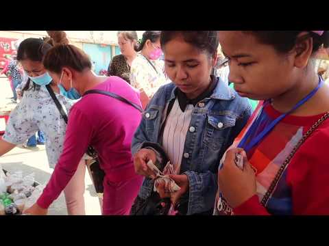 Garment Factory Workers Get Out of Work for Lunch
