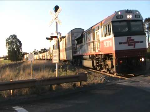 SCT010 running a late 2XG1 outside Bogan Gate with a Blast from it's horn