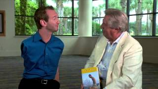 John Maxwel introduce Nick Vujicic 2013! Unstoppable !