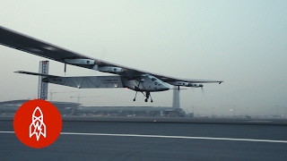 This Solar-Powered Plane Can Circle the Globe Without Stopping | That’s Amazing