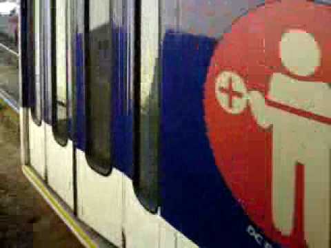 Tramvaj kod Trga prolazi raskopanom prugom