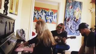 Emmi King - Acousic JamSession "On Your Mind"