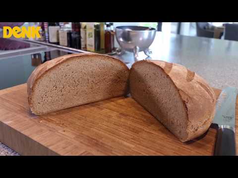 Frisches Roggenbrot in der Bread & Cake - die patentierte Backplatte - DENK Keramik
