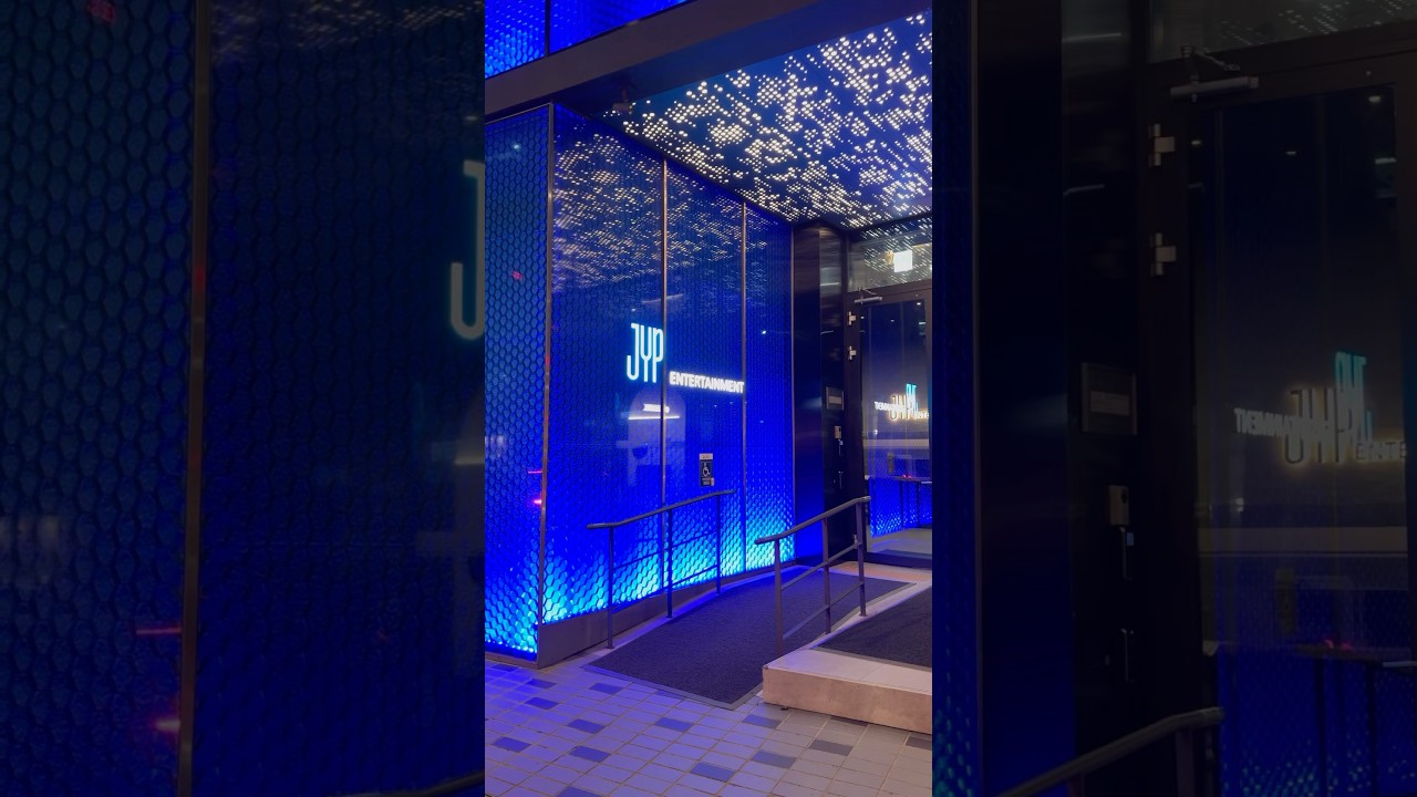 JYP company looks like this😍 #straykids #itzy #kpop #seoul