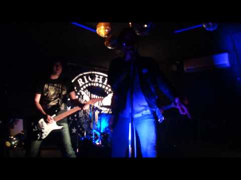She Belongs To Me. The Nylons Tributo a Ramones. Museo Bar. Tandil, Argentina. 26-10-12