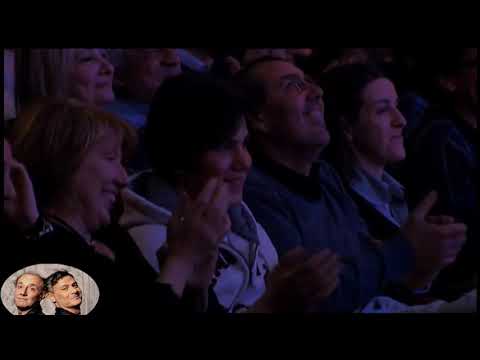 Ale e Franz - panchina ''...oggi per venire qui da lei mi sono fatto in quattro...!''