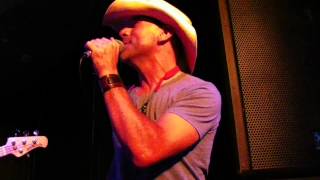 Johnny Williams performing Friends in Low Places at Pat McGee&#39;s Down the Hatch 2014