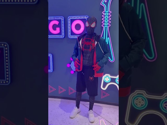 Vídeo relacionado con Groydbee - chamarra con capucha para adultos con versículo de la araña para disfraz de Miles, Halloween, araña, cosplay, sudadera con capucha con estampado 3D, Miles, L