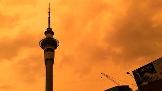 video: Watch sky over Auckland turn orange from bushfires raging in Australia