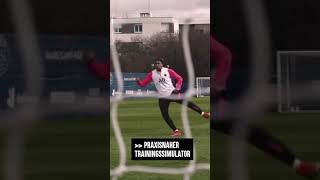 Fußball Training mit aufblasbaren Dummies