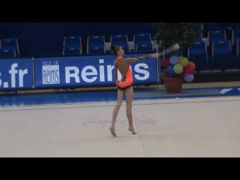 Clara DELENA massues - 2013 Gala de charité Reims 2 février