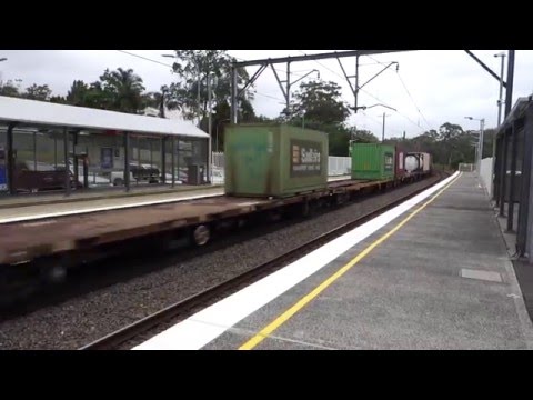 4BW4 passes behind a V set at Narara 4/2/16