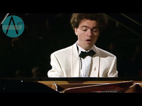 Evgeny Kissin: Modest Mussorgski - The Tuileries (with Promenade)