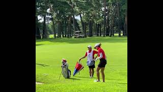 Download lagu Bianca Pagdangan with caddie Carito Villaroman on hole 2 2nd shot to the green 🇵🇭💪🇵🇭 mp3
